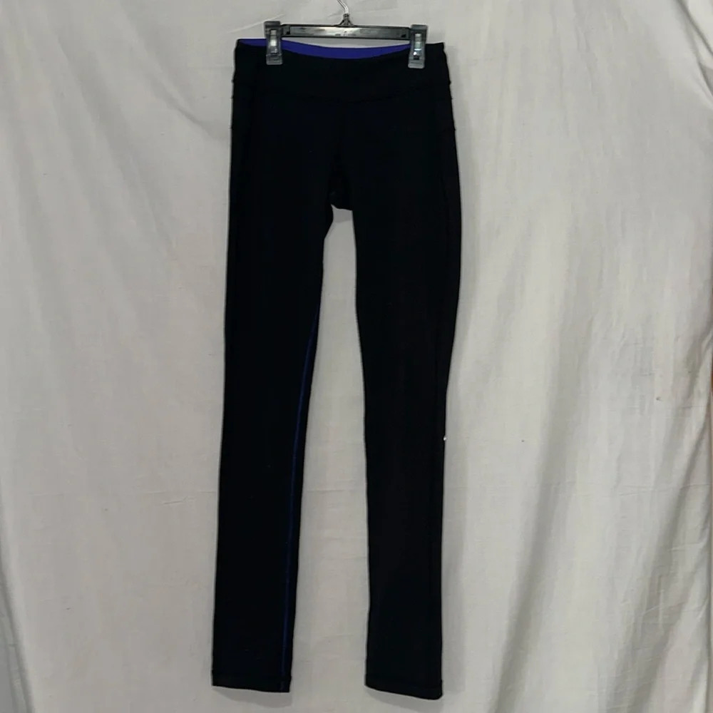 Black with blue seams Lululemon Athletica straight leg pants size 6